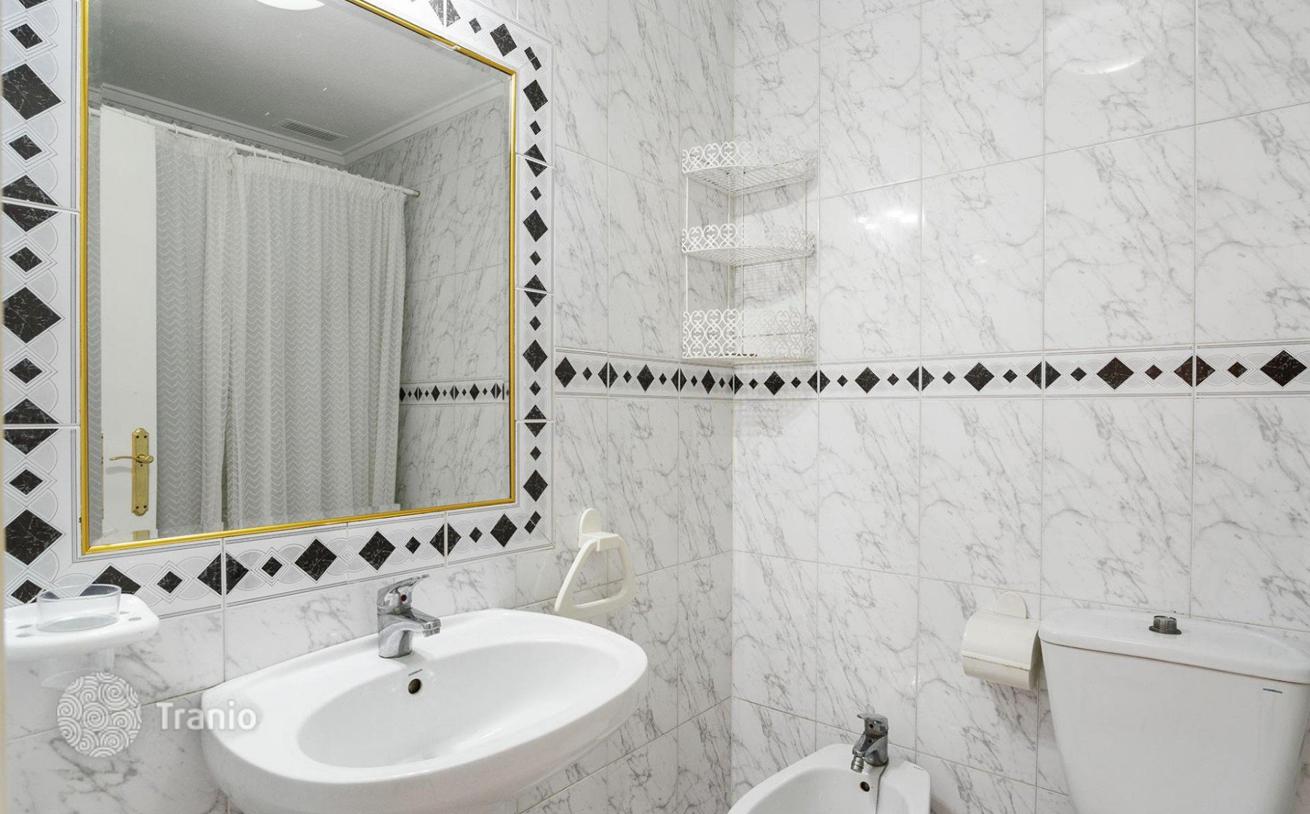 2-Bedroom Apartment with Shared Pool in Torrevieja, photo 2