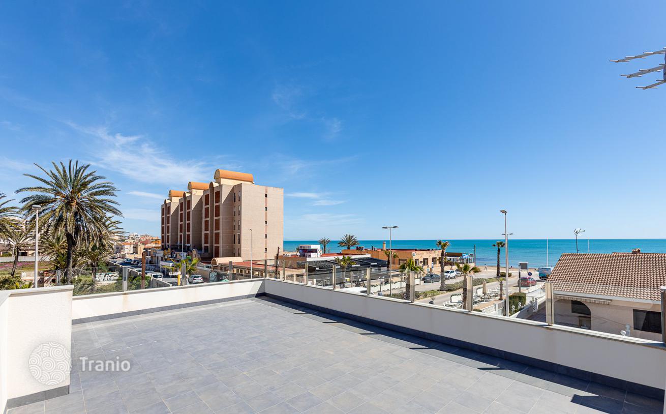 3-Bedroom Villa with Sea View and Private Pool in Torrevieja, photo 3