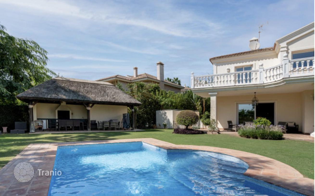 6-Bedroom Villa with Garden in Marbella