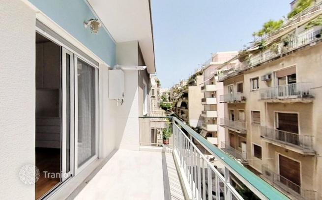 2-Bedroom Apartment with 2 Balconies in Athens