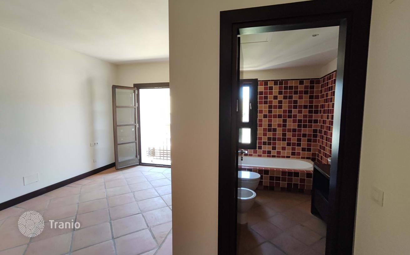 2-Bedroom Townhouse in Benahavis, photo 5