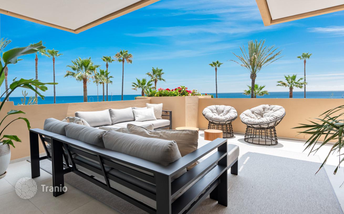 3-Bedroom Beachfront Apartment in Costalita del Mar, Estepona, photo 5