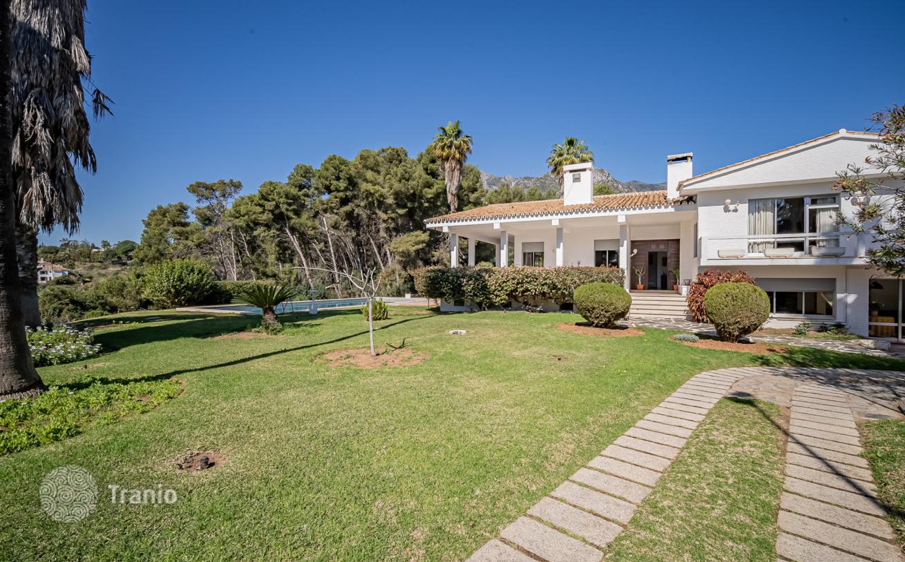 11-Bedroom Villa with Sea View in Marbella, photo 2