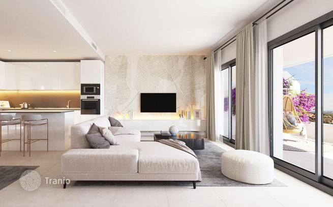 3-Bedroom Penthouse with Spacious Terrace in Estepona