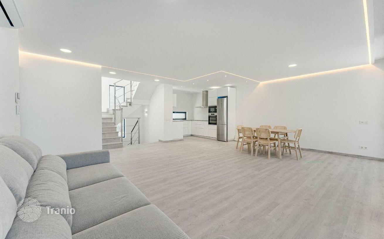 4-комнатная вилла 391 м² в Коста Адехе, Испания