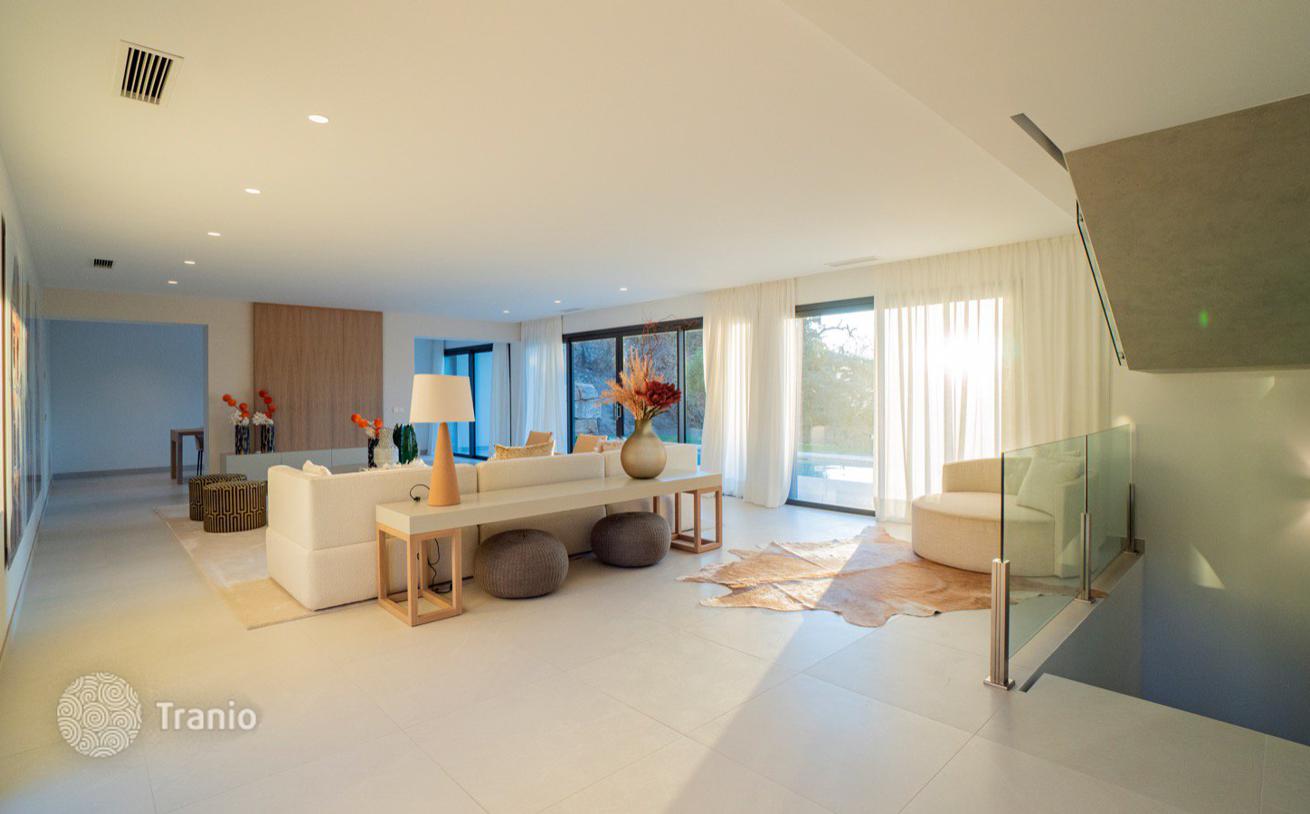 Modern Villa with Mediterranean Sea View in Marbella