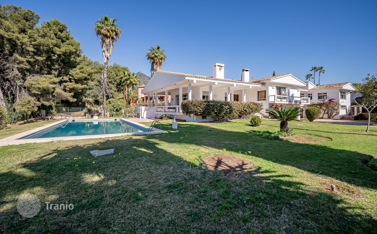 11-Bedroom Villa with Sea View in Marbella, photo 4