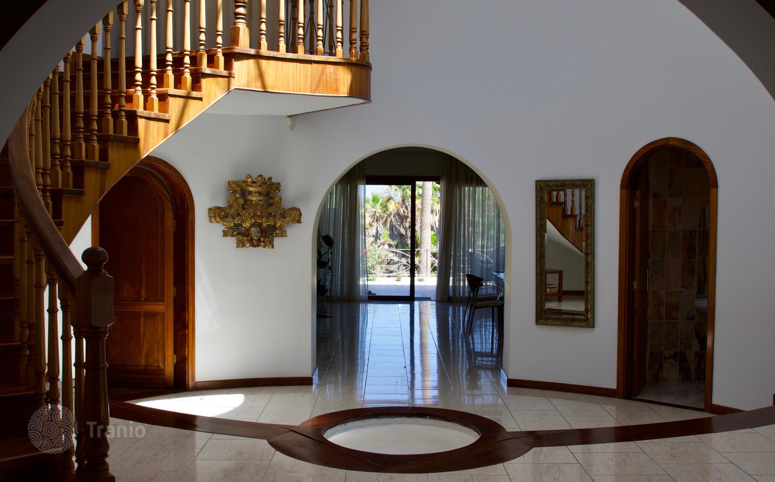 3-Bedroom Luxury Villa with Two Pools and Hot Tub on Beachfront in Golf del Sur