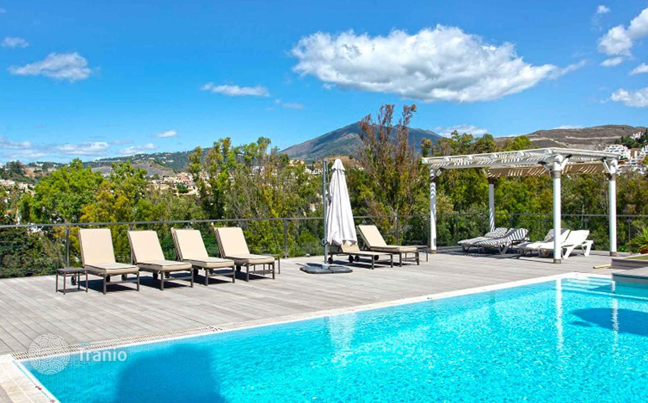 5-Bedroom Villa with Private Pool and Golf Views in Nueva Andalucia, Spain