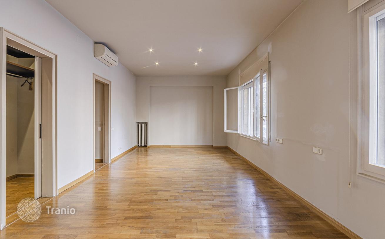4-Bedroom Apartment with Terrace in San Gervasi, Barcelona