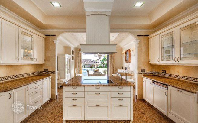 Villa with Private Pool, Spa and Home Cinema in Sierra Blanca, Marbella, photo 5