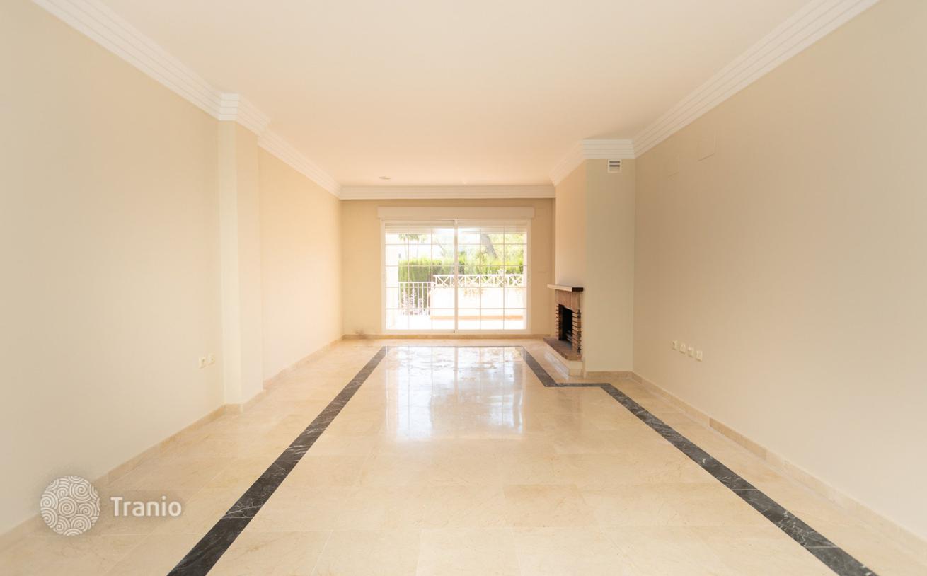 2-Bedroom Apartment in Marbella, photo 2