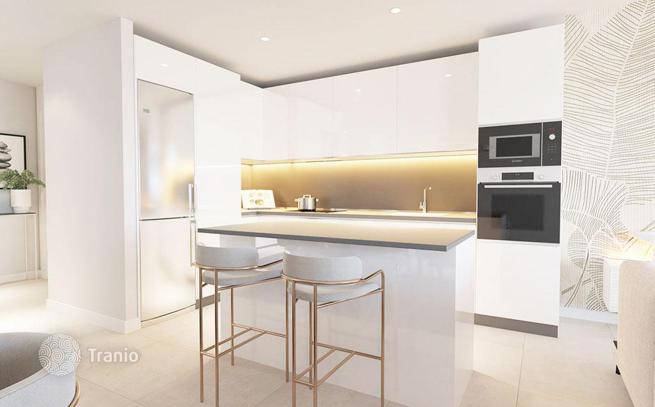 3-Bedroom Penthouse with Spacious Terrace in Estepona, photo 3