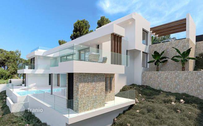 3-Level 4-Bedroom Villa with Sea View in Calpe, Alicante