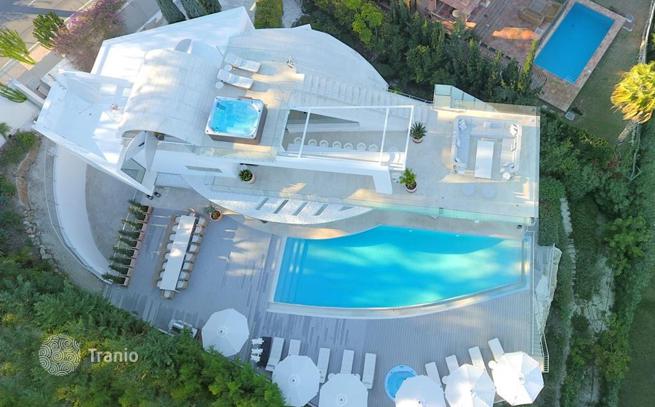 6-Bedroom Villa in Nueva Andalucia