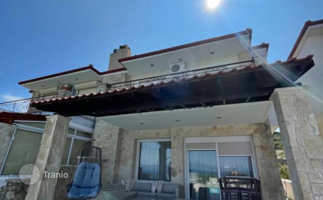 3-Bedroom House with Pool and Garden in Pefkochori, Kassandra