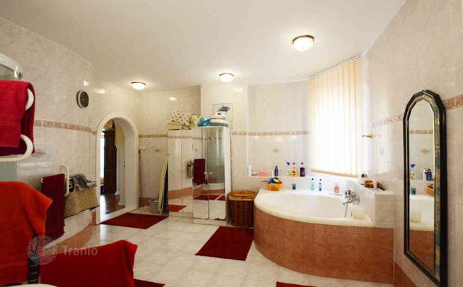 8-Bedroom House 740 m² in Debrecen, Hungary, photo 4