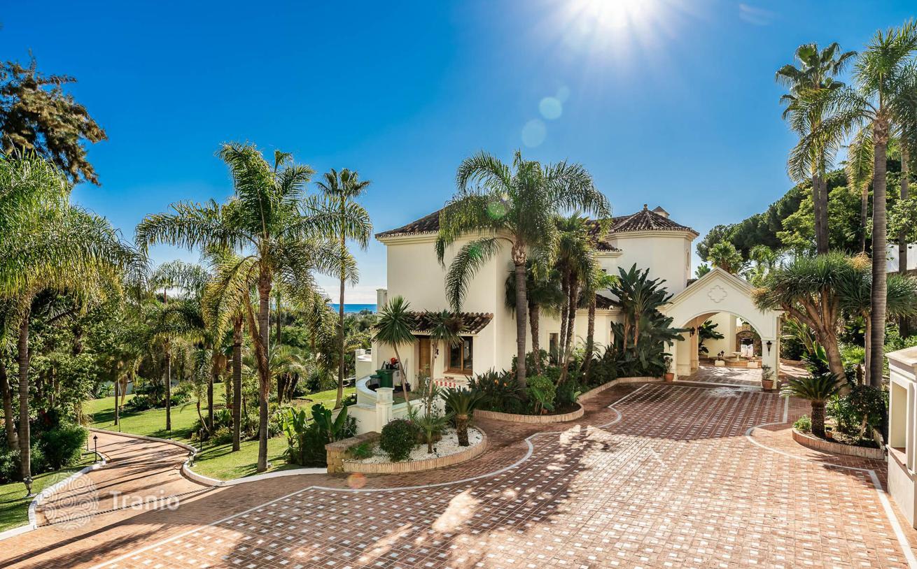 Luxury 16-Bedroom Villa with Pool in Benahavís, Marbella