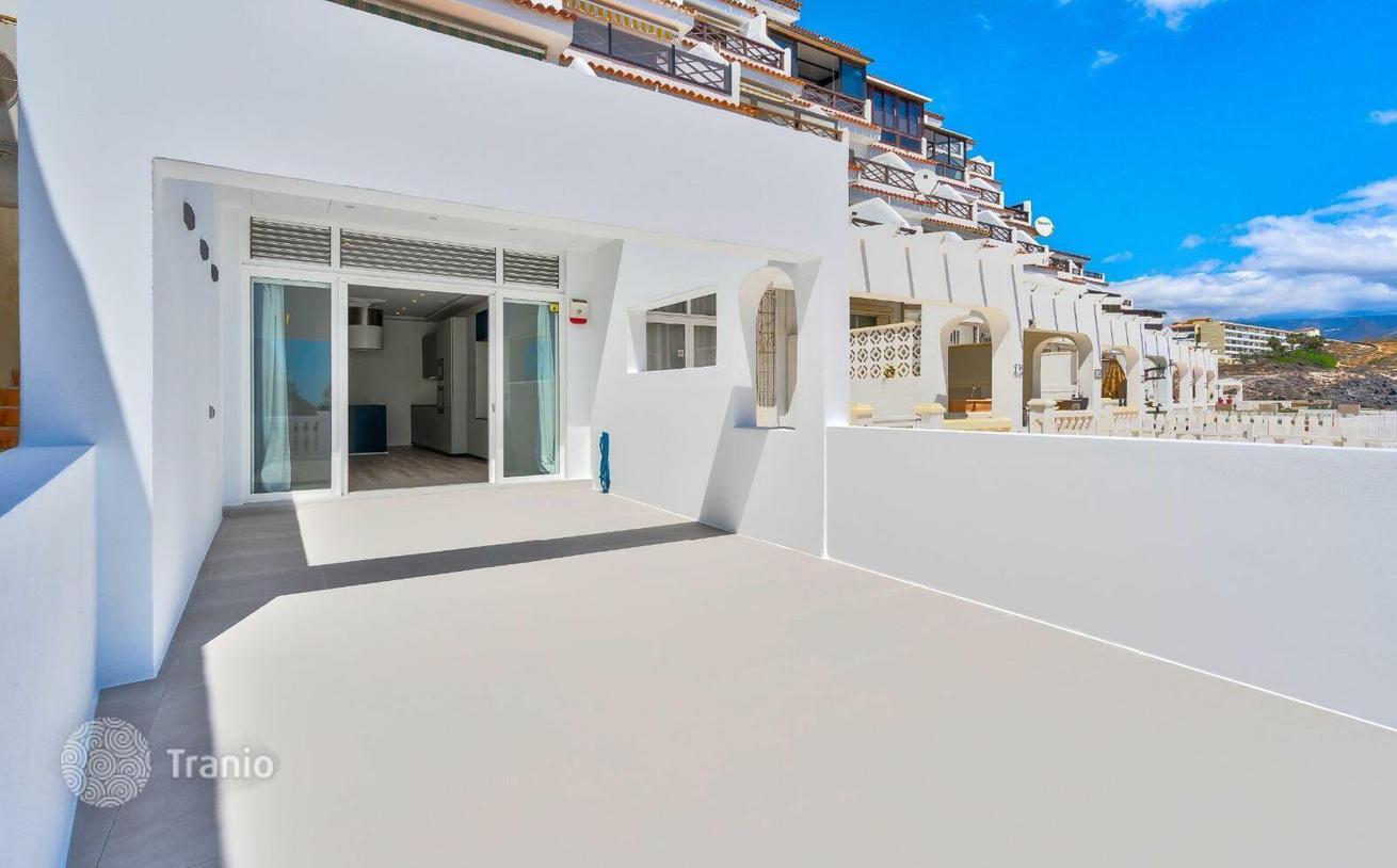 Beachfront 1-Bedroom Apartment with Sea View in Tenerife, photo 2