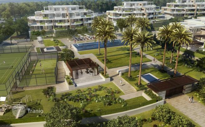 Luxury Beachfront Apartments with Pool and Tennis Court in Estepona, photo 3