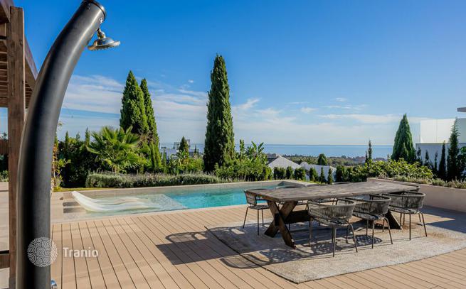 4-Bedroom Villa with Private Pool and Garden in Paraiso Alto, Benahavis, photo 4