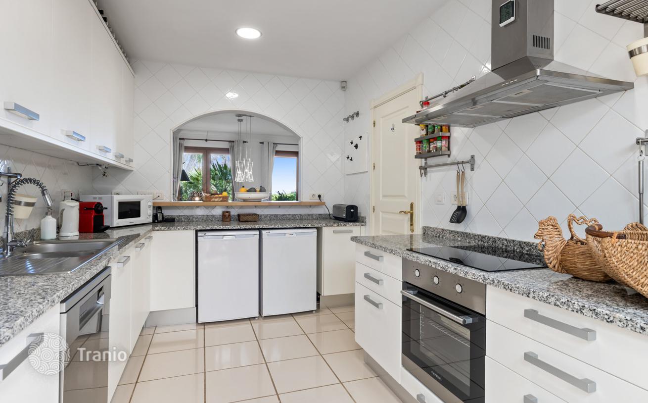 4-Bedroom Townhouse in New Golden Mile, Marbella, photo 4