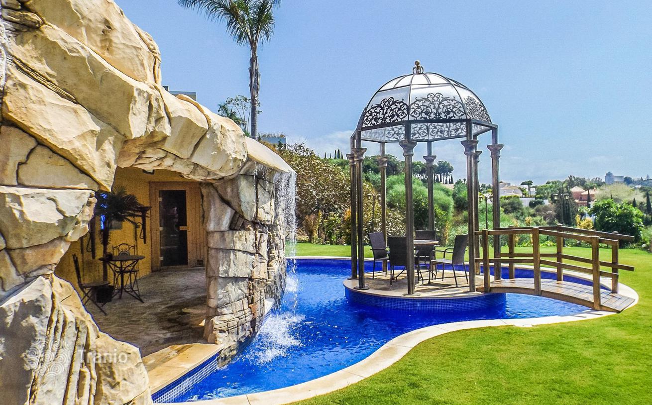 Spacious Villa with Private Pool, Gym and Cinema in Marbella, photo 5