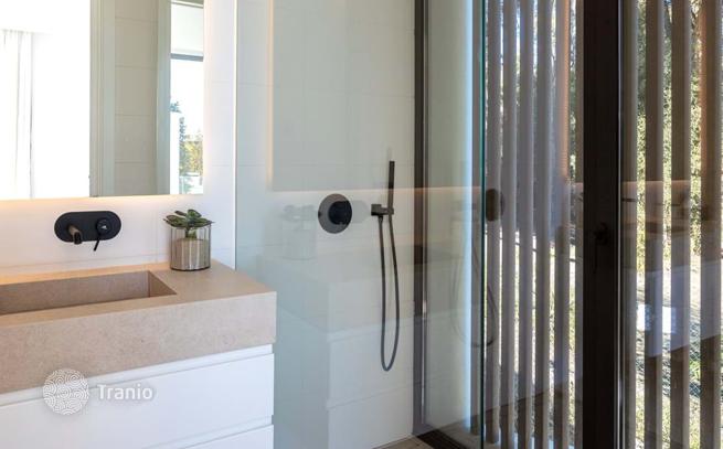 4-Bedroom Luxury Villa with Private Pool in Marbella, photo 5