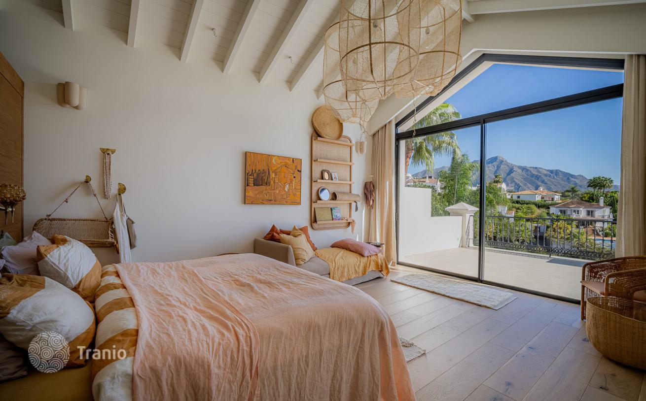 Modern Villa with Private Pool in El Herrojo, Benahavís, photo 5