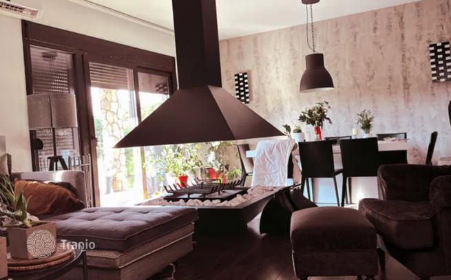2-Bedroom House with Garden in Thermi
