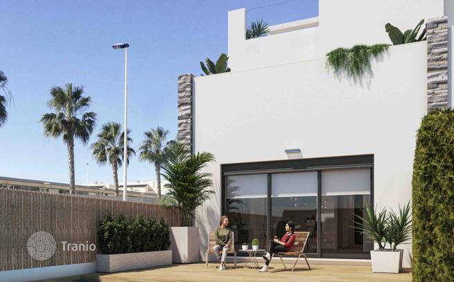 3-Bedroom Villa with Private Pool in Torrevieja, Alicante, photo 3