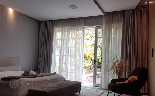 2-Bedroom Apartment with Garden and City View in District I, Budapest, photo 2