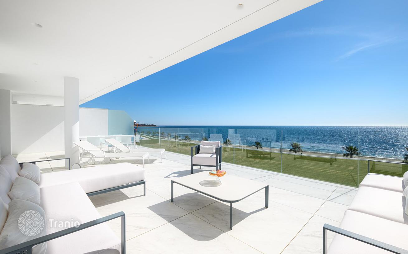 3-Bedroom Ground Floor Apartment with Terrace and Garden on New Golden Mile, Marbella