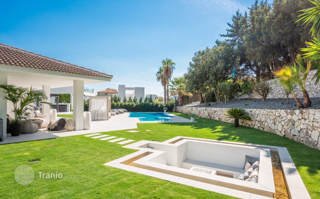 Luxury Villa Walking Distance from Puerto Banus Marina, Marbella, photo 2