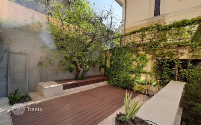 2-Bedroom Apartment with Garden and City View in District I, Budapest, photo 5