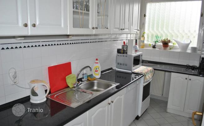 2-Bedroom Apartment with Garden and Garage in District II, Budapest, photo 2