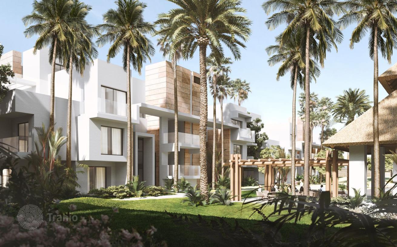 Apartment with Landscaped Gardens and Three Pools in Marbella