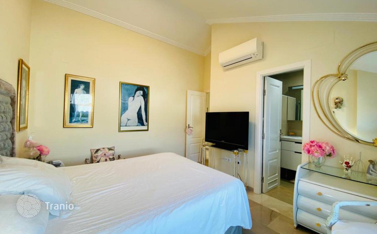 2-Bedroom Penthouse in Marbella, photo 5