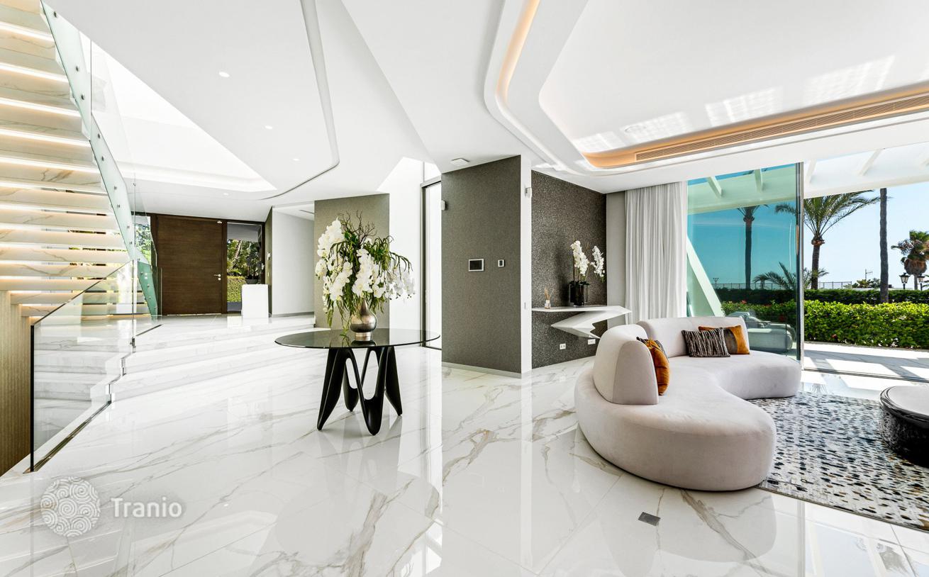 Designer Villa with Sea Views in Los Monteros, Marbella, photo 2