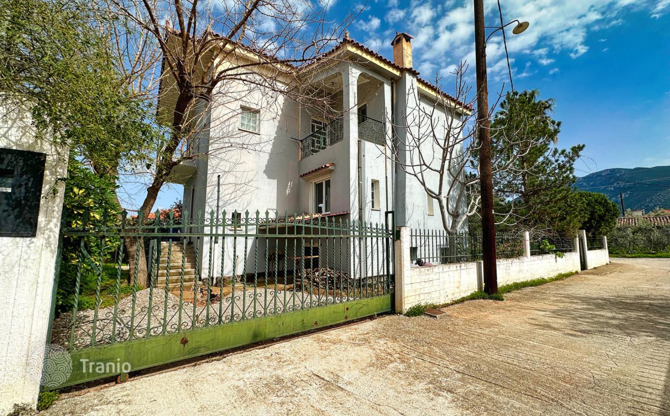 2-Bedroom Villa with Garden and Parking on Peloponnese, photo 2