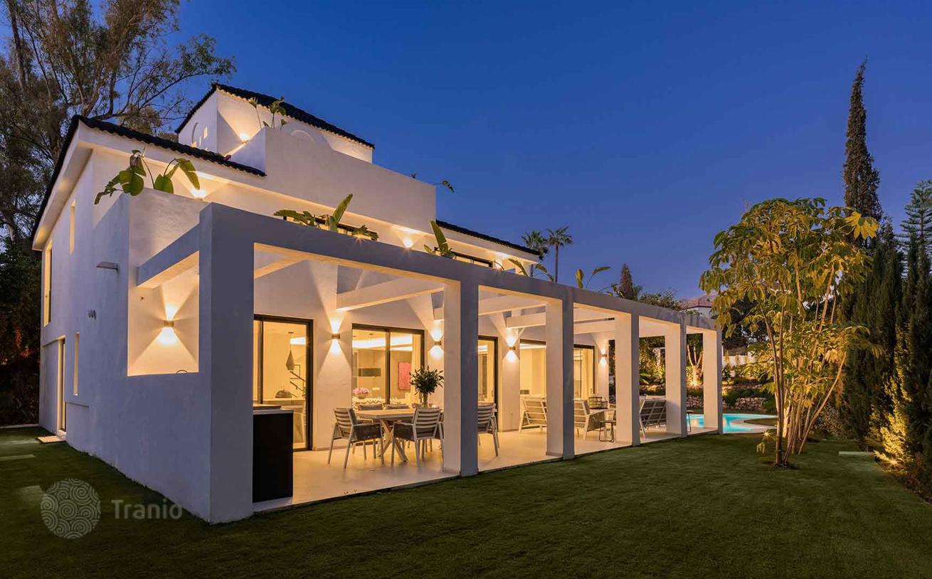 5-Bedroom Villa with Private Pool in Nueva Andalucia, Spain