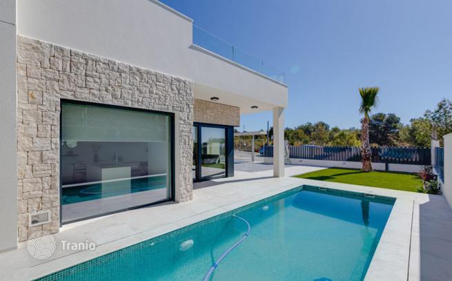 3-Bedroom Villa with Private Pool in Benidorm, Alicante, photo 2