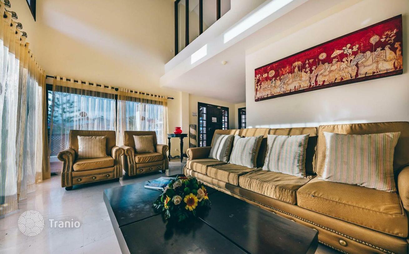 3-Level 4-Bedroom Townhouse with Terraces in Golf del Sur, Tenerife