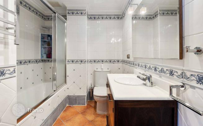 2-Bedroom Apartment near Port and Shopping District in Torrevieja, photo 2