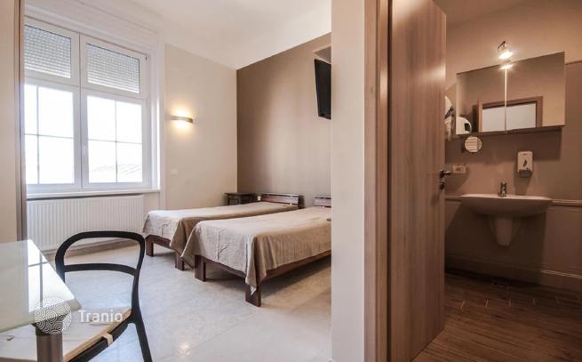 Renovated 3-Bedroom Apartment with Basilica View in District V, Budapest, photo 3