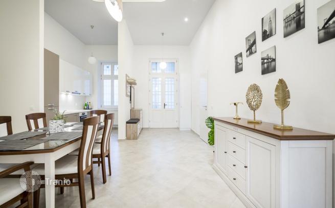 3-Bedroom Apartment in District VII, Budapest, photo 4
