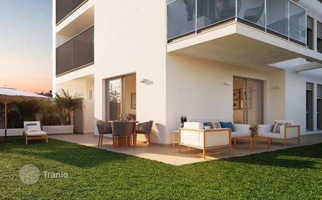 2-Bedroom Apartment with Mountain View in Denia, Alicante, photo 3