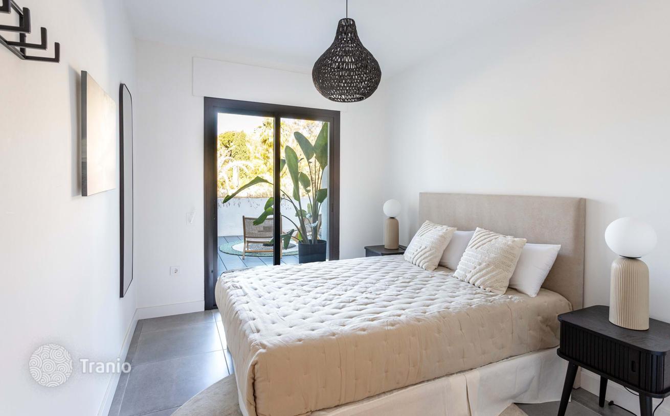 Renovated Apartment with Terrace in Sierra Blanca, Marbella, photo 2