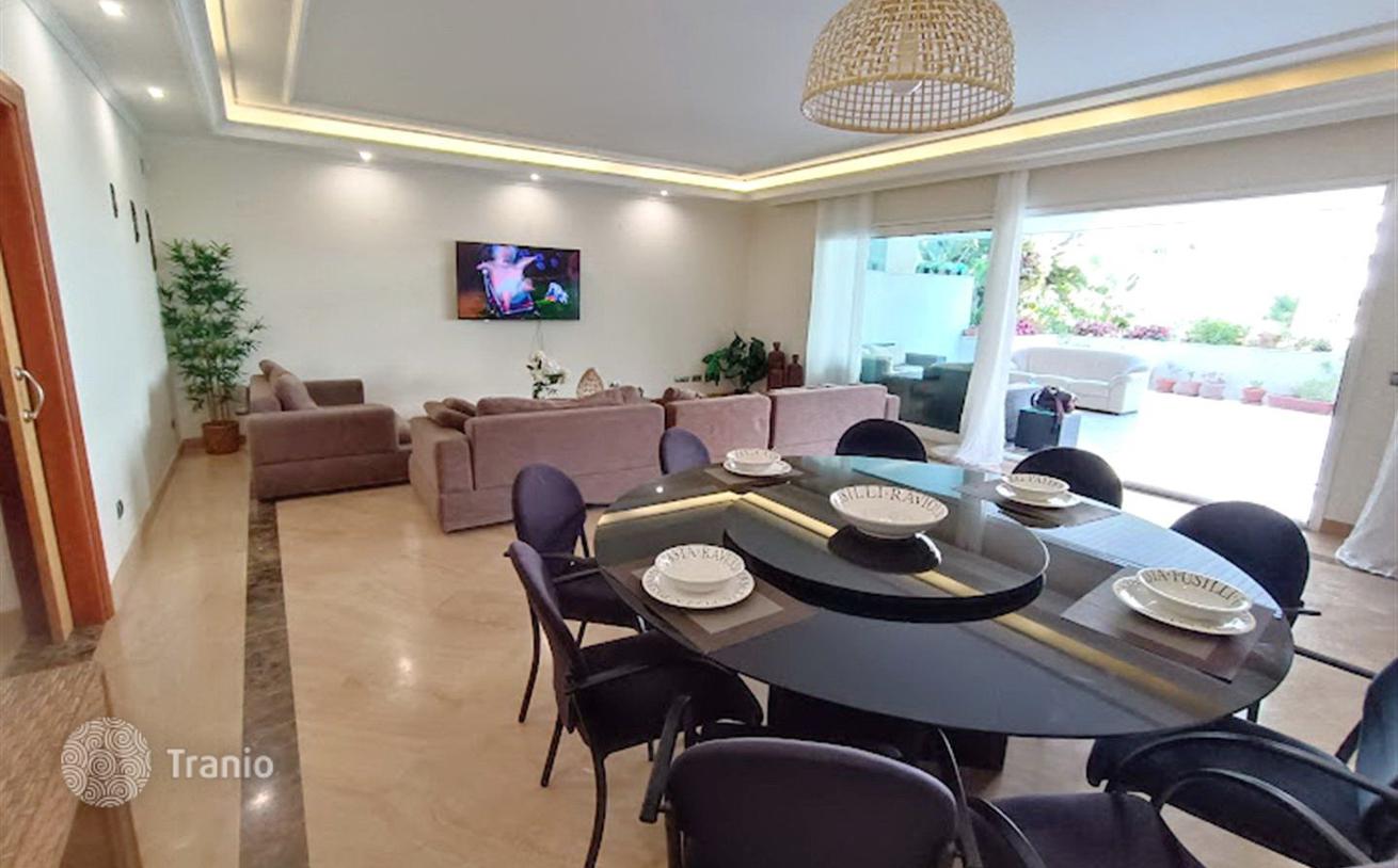 1-Bedroom Apartment with Private Garage in El Embrujo de Banus, Marbella, photo 4