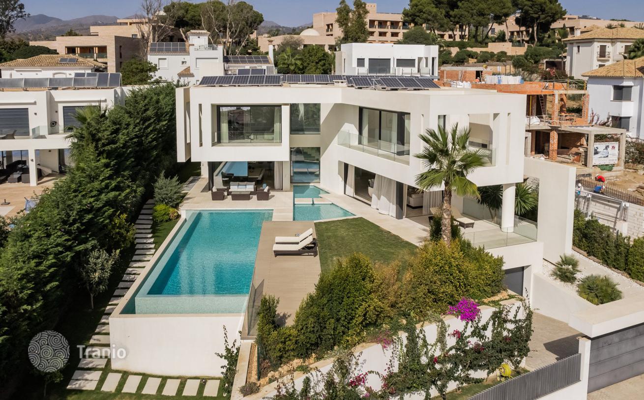 Modern Beachfront Villa in East Marbella, photo 2